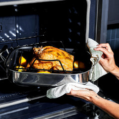 HexClad rôtissoire vue de dessus avec grille pour cuisson uniforme