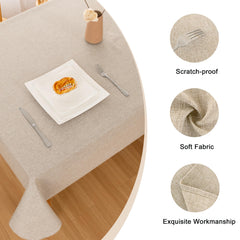 Hiasan table dressée avec nappe en usage pour repas convivial