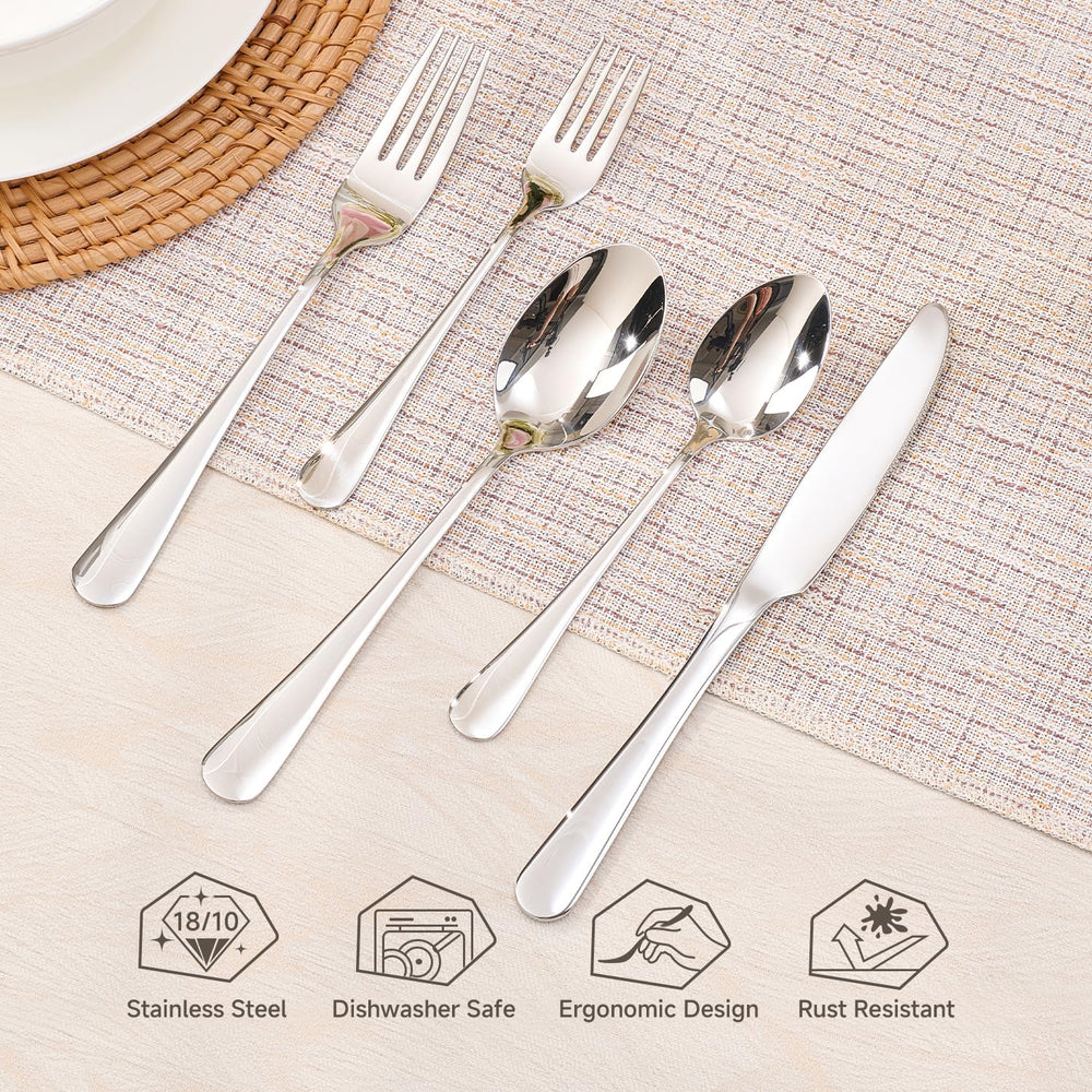 HIKAA set sur table décorée mettant en valeur ambiance raffinée