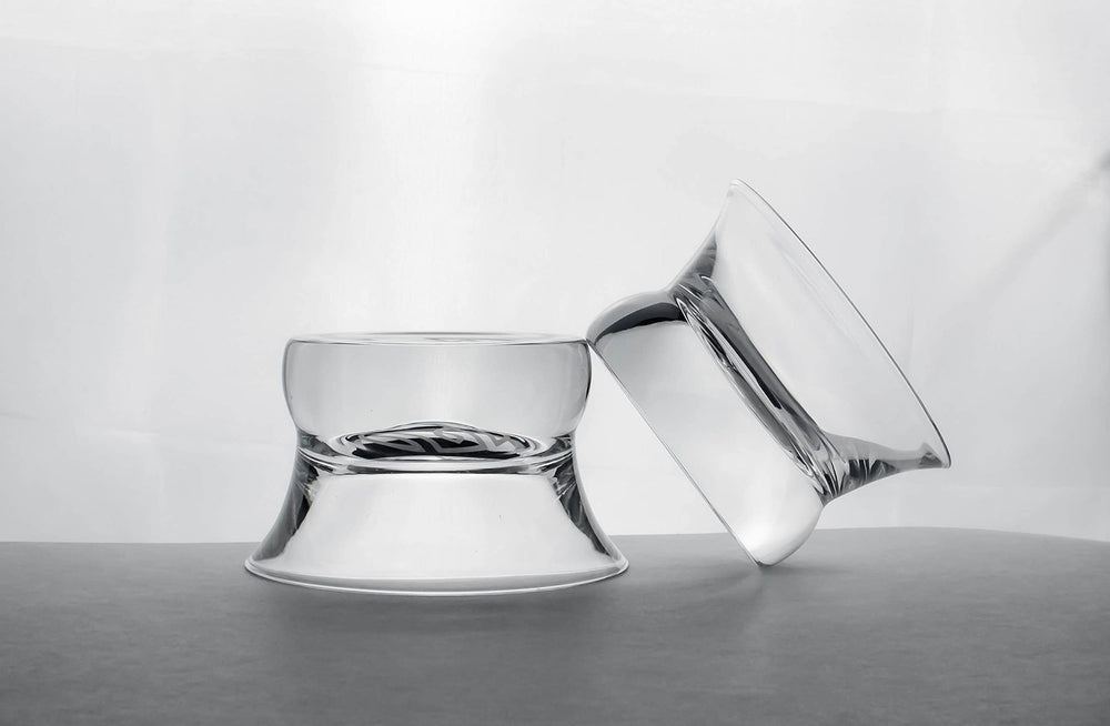 Historically Modern Designs verre Oaxaca rempli d'un cocktail, met en valeur arômes et présentation