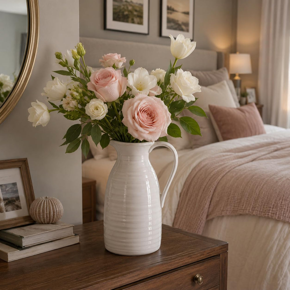 hjn pichet-vase à côté d’un objet pour comparaison d’échelle pratique
