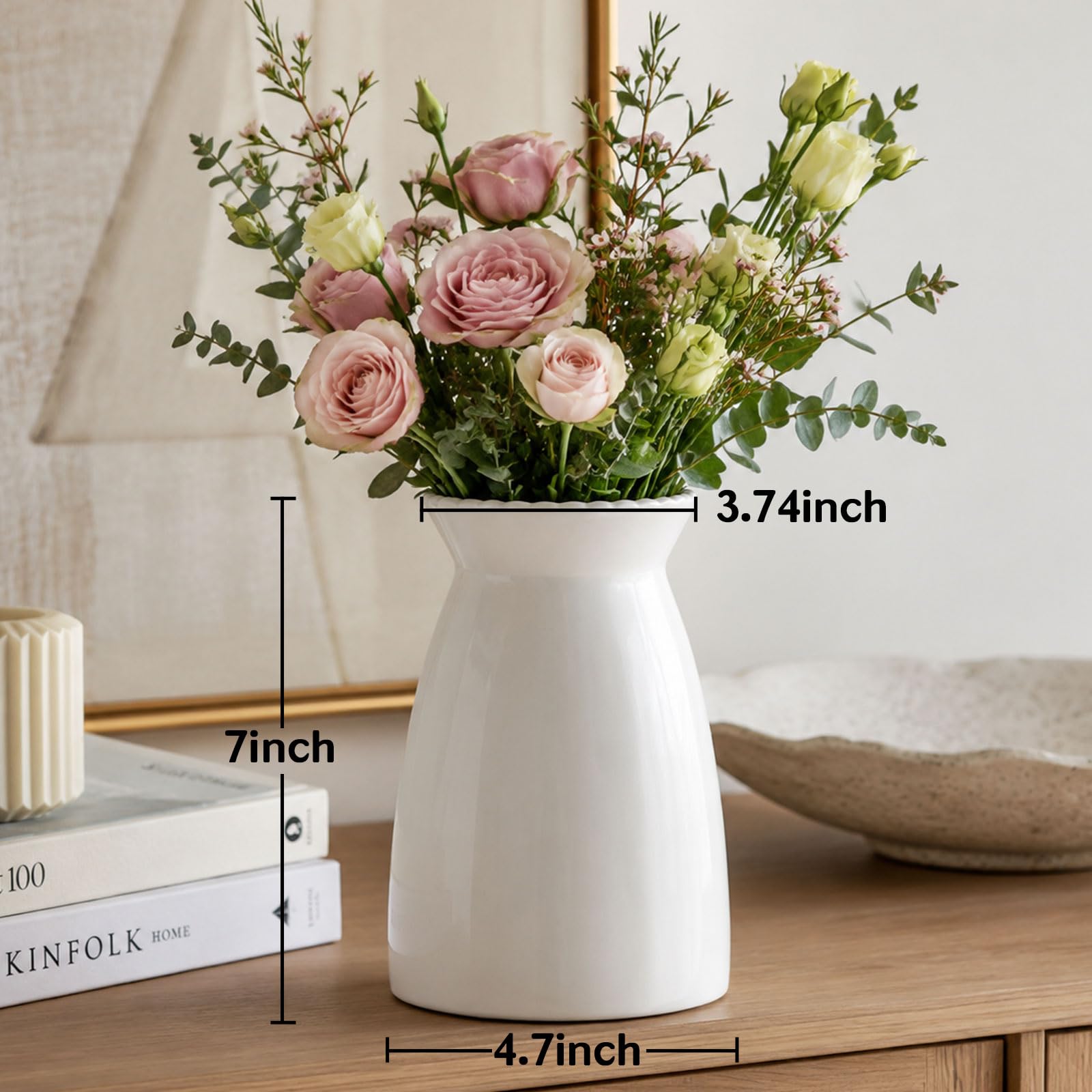 hjn vase avec bouquet présente composition florale vive et contraste net