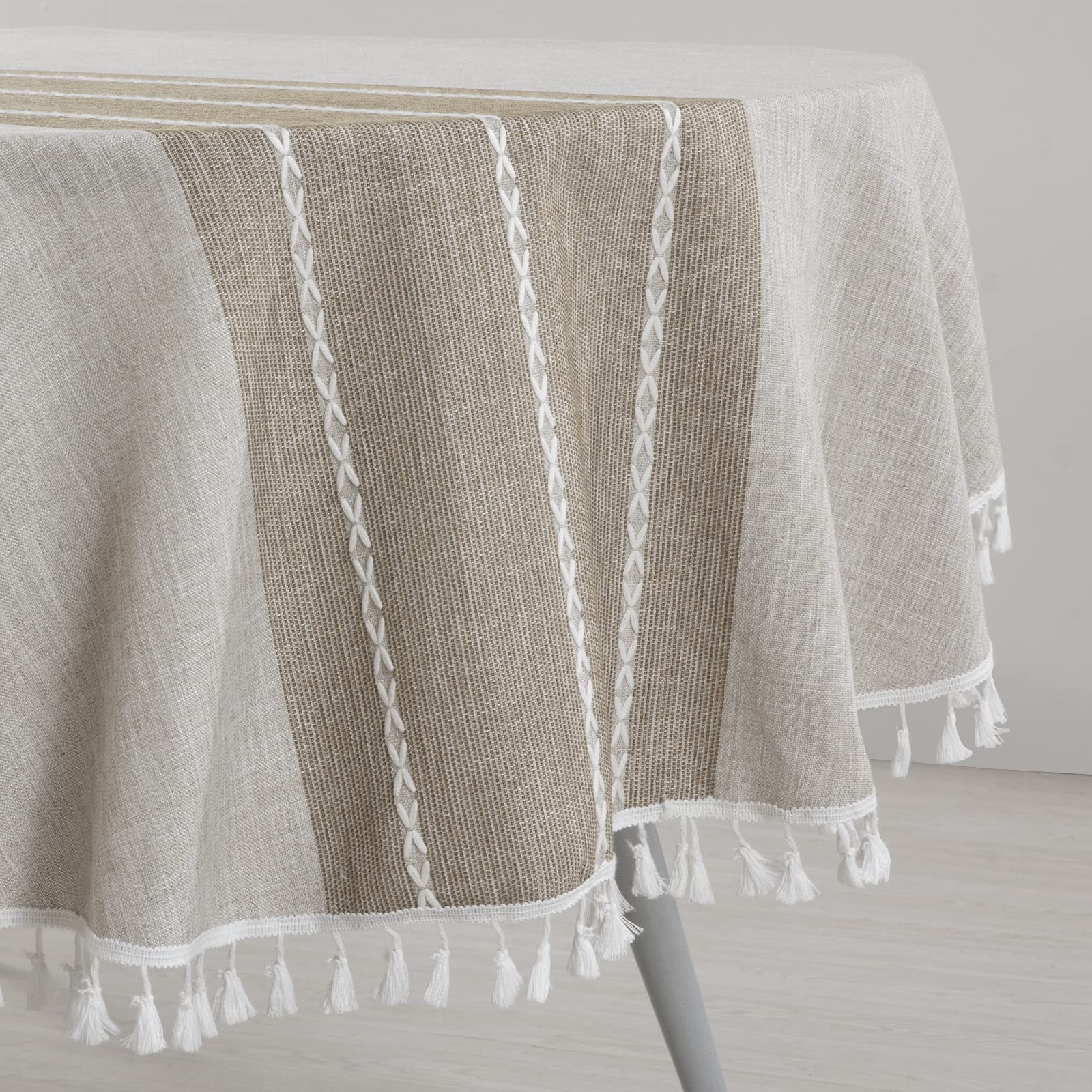 HOMBYS détail pompons ajoutant touche bohème et mouvement décoratif