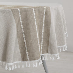 HOMBYS détail pompons ajoutant touche bohème et mouvement décoratif