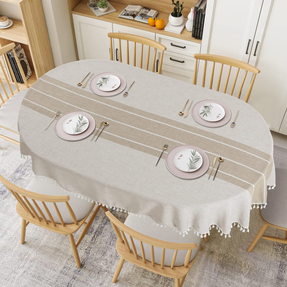 HOMBYS nappe ovale installée pour un repas apportant style chaleureux