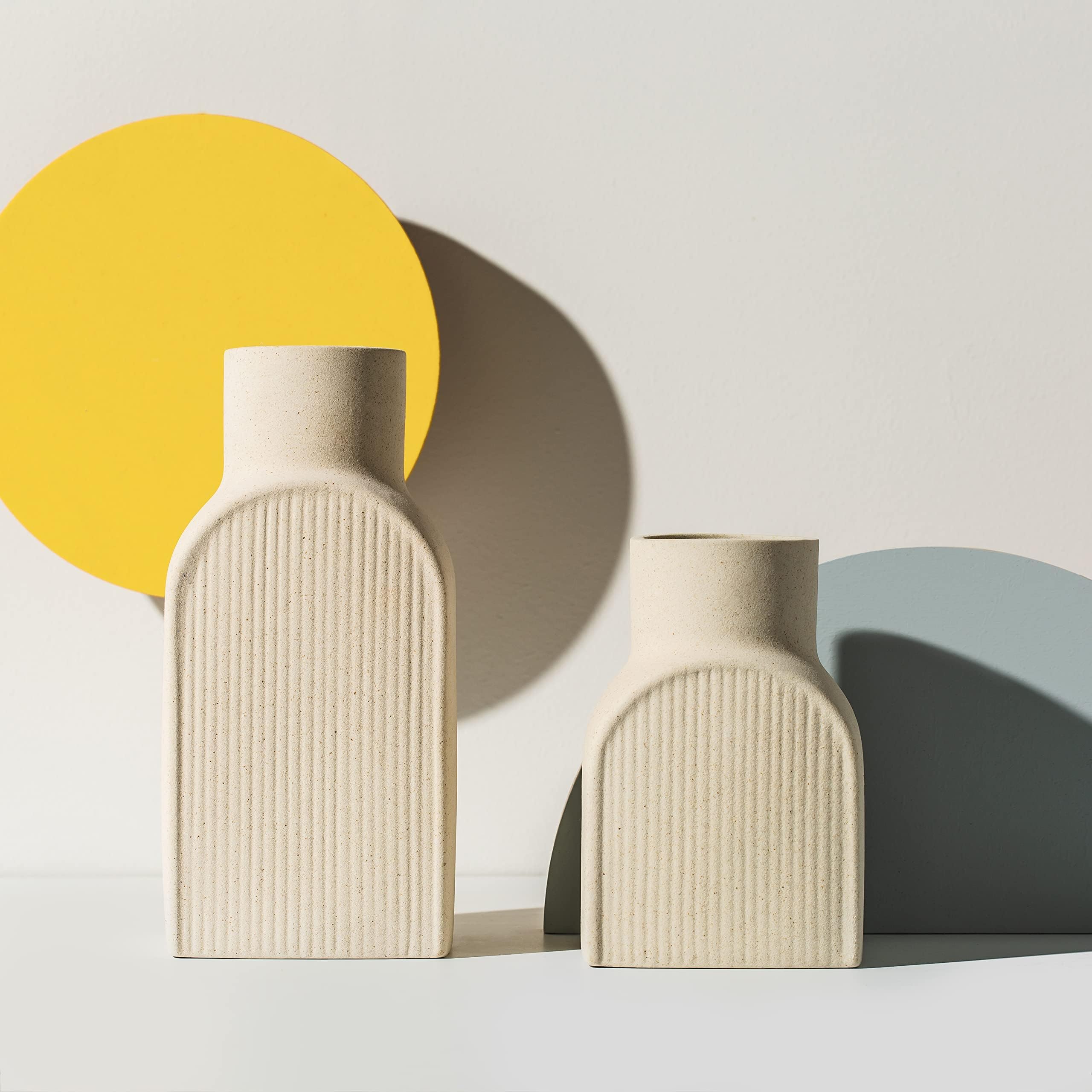 Home Habitat vue avant des deux vases crème montrant l’ensemble coordonné et élégant