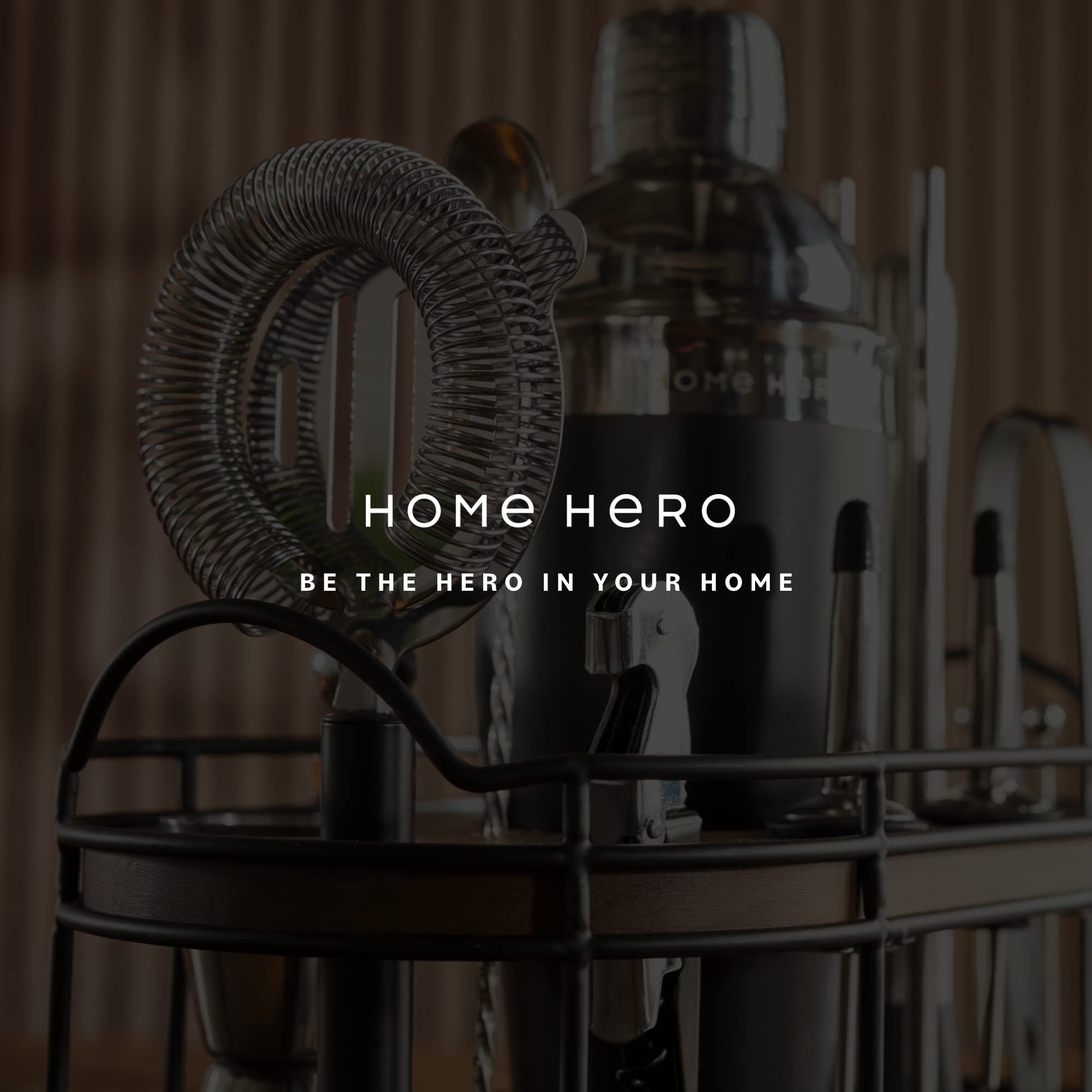 Home Hero mise en scène sur bar cart valorisant l’esthétique du set