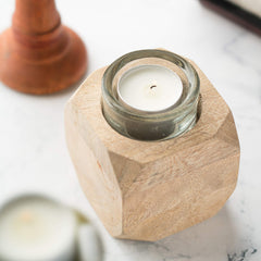 Home Lights bougie allumée sur table, crée ambiance chaleureuse