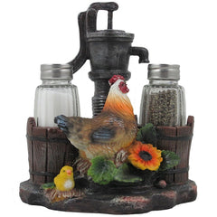 Home 'n Gifts vue de face de l'ensemble poule et pompe, ajoute charme champêtre