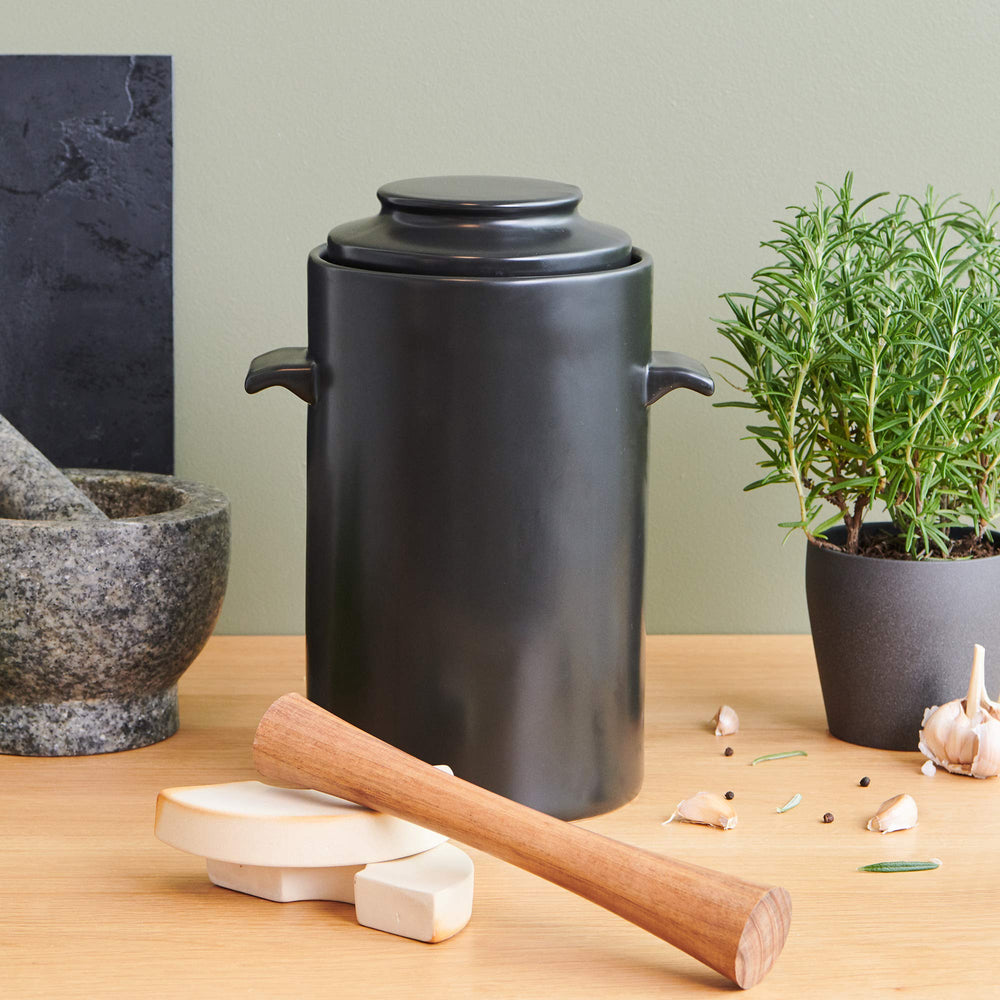 HomeBuddy ouverture du couvercle montrant le sillon d'eau assurant l'étanchéité