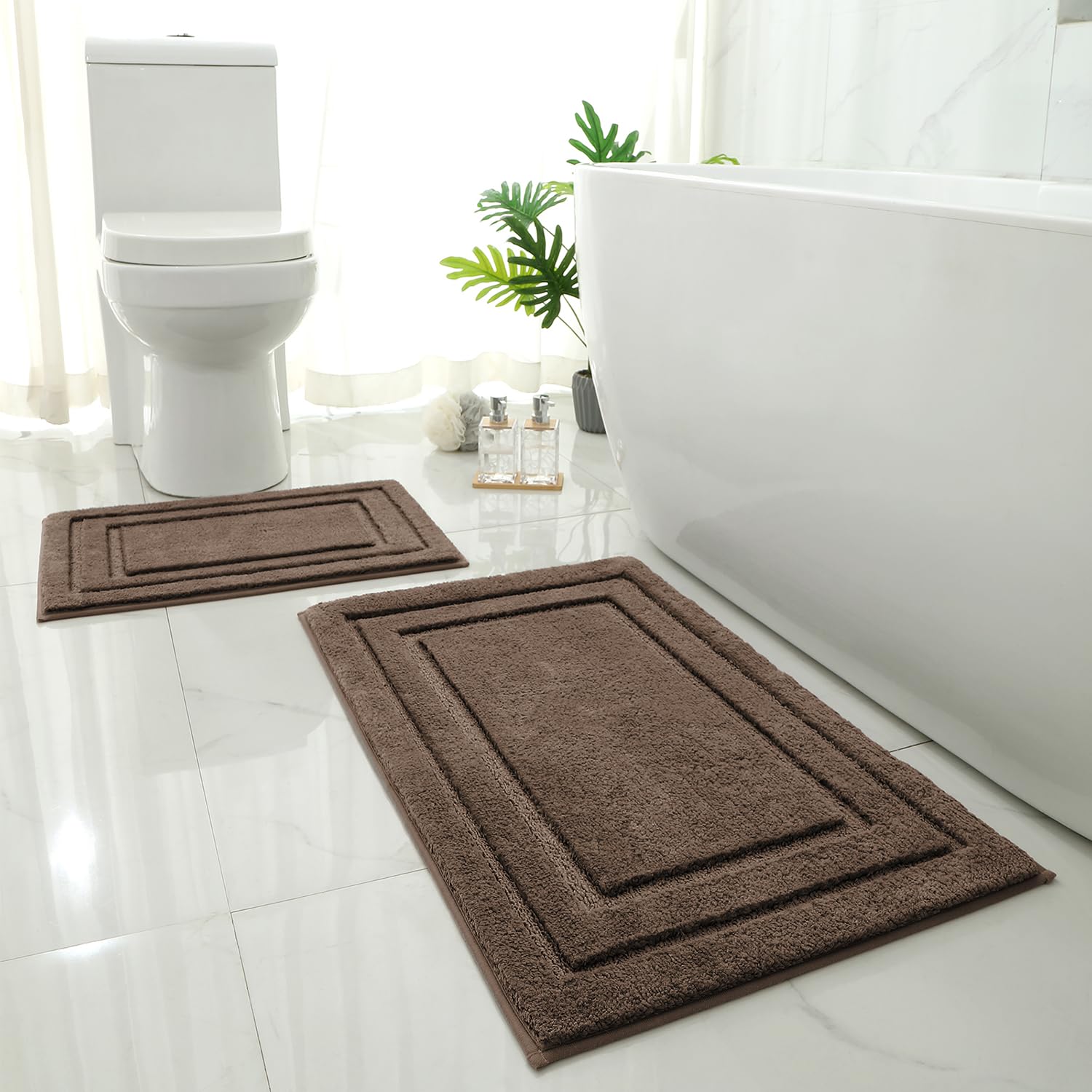HOMEIDEAS tapis de bain face avant montrant la couleur marron et le design