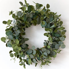 HomeKaren couronne eucalyptus vue de face, apporte accueil chaleureux