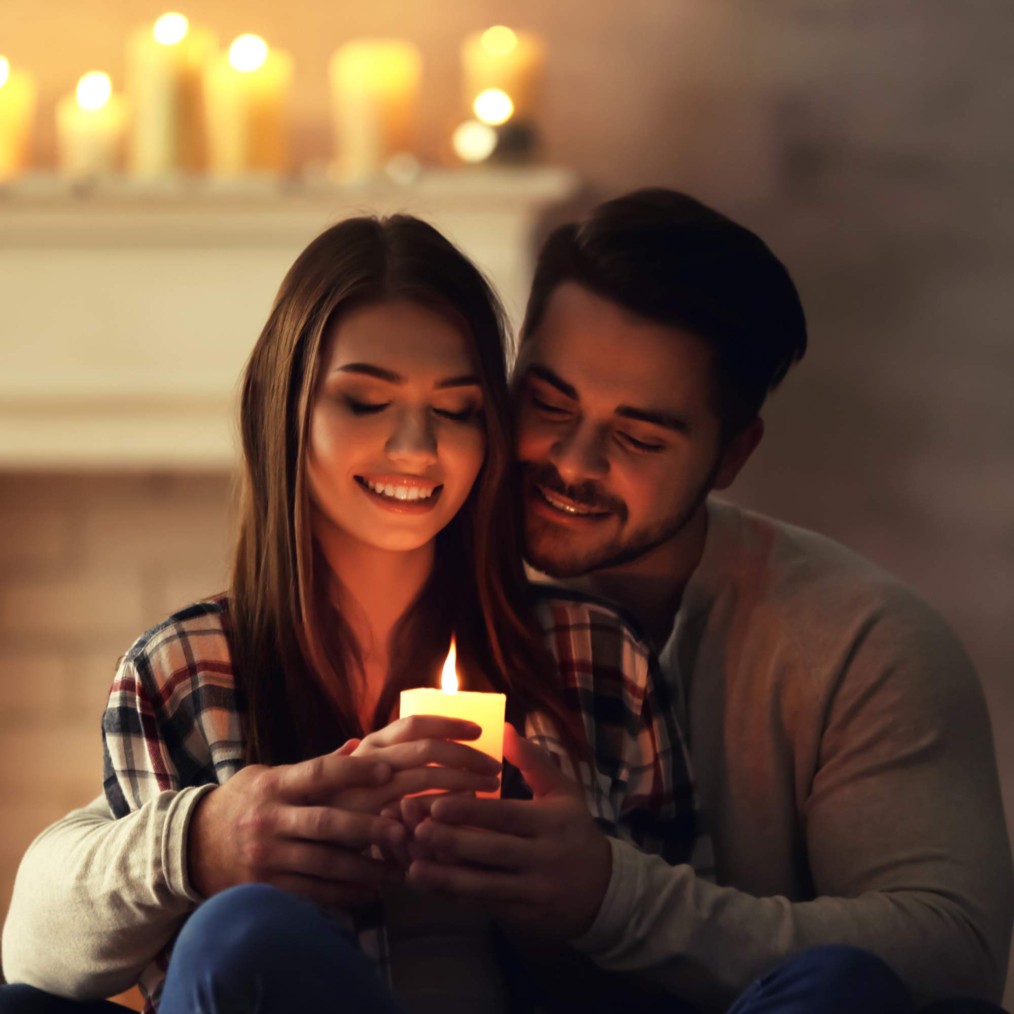 Home Lights ensemble de bougies décorées sur une table pour mariage élégant