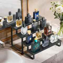 HomePekite présentoir en usage avec parfums offrant visibilité et accès facile