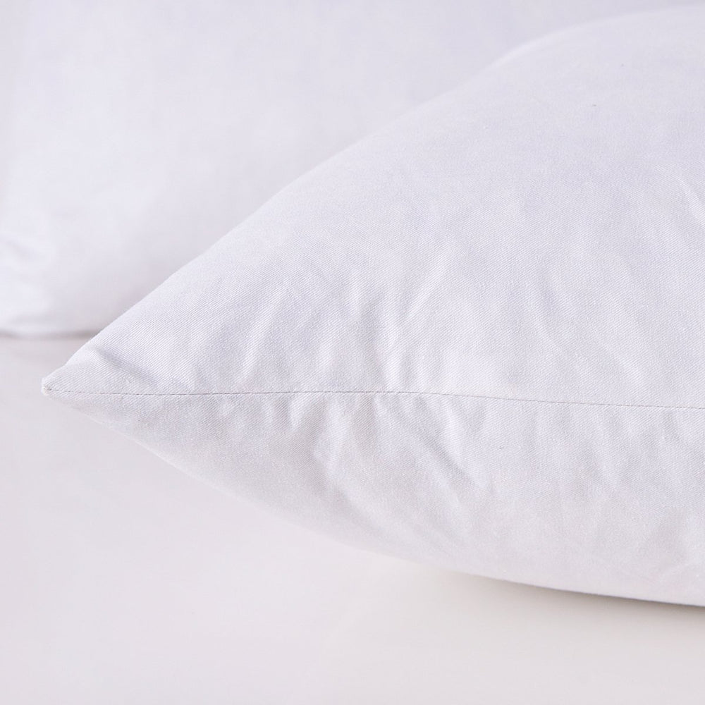 HOMESJUN gros plan sur texture de plumes et housse coton offrant soutien moelleux