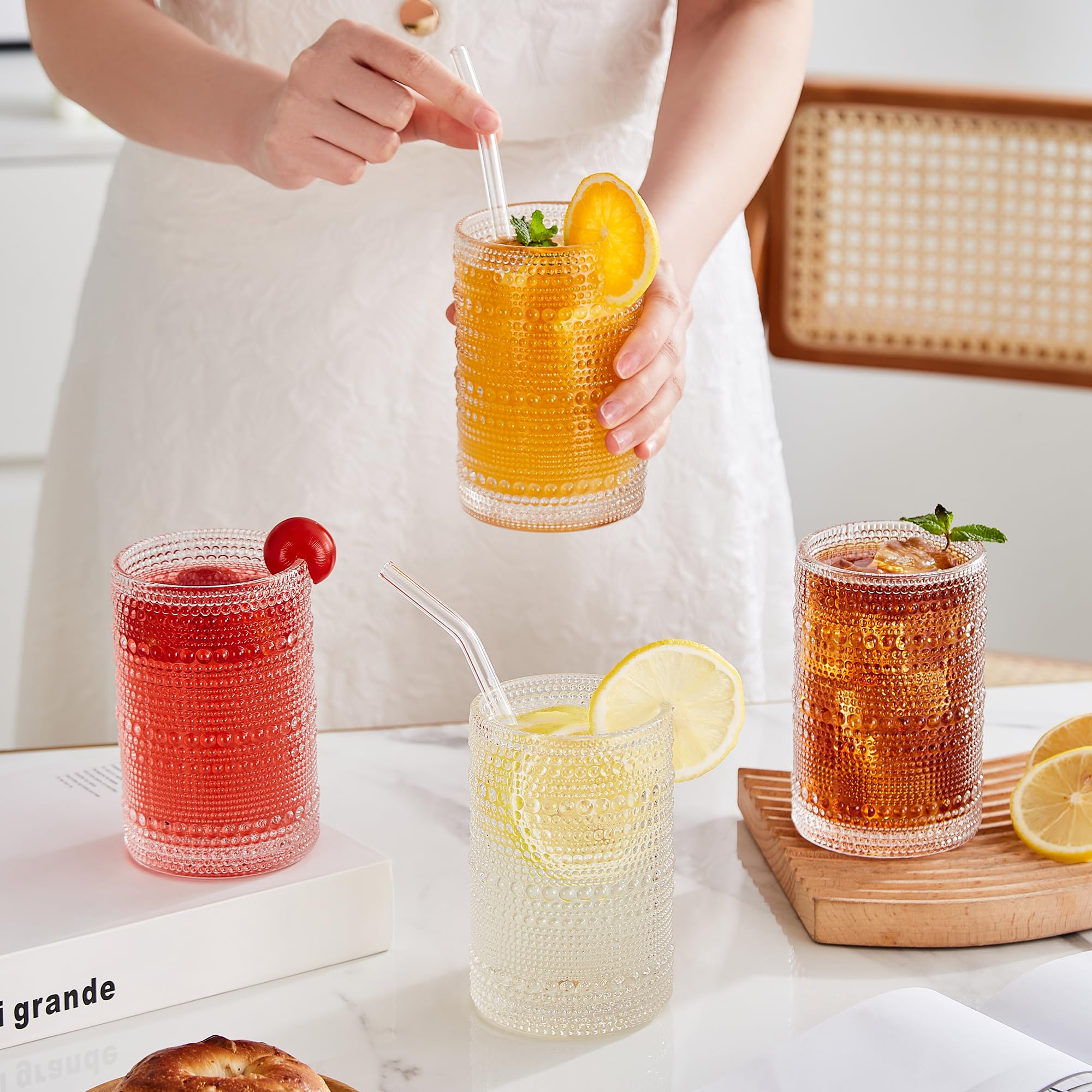 HomeVogue verre rempli de cocktail mettant en valeur couleur boisson