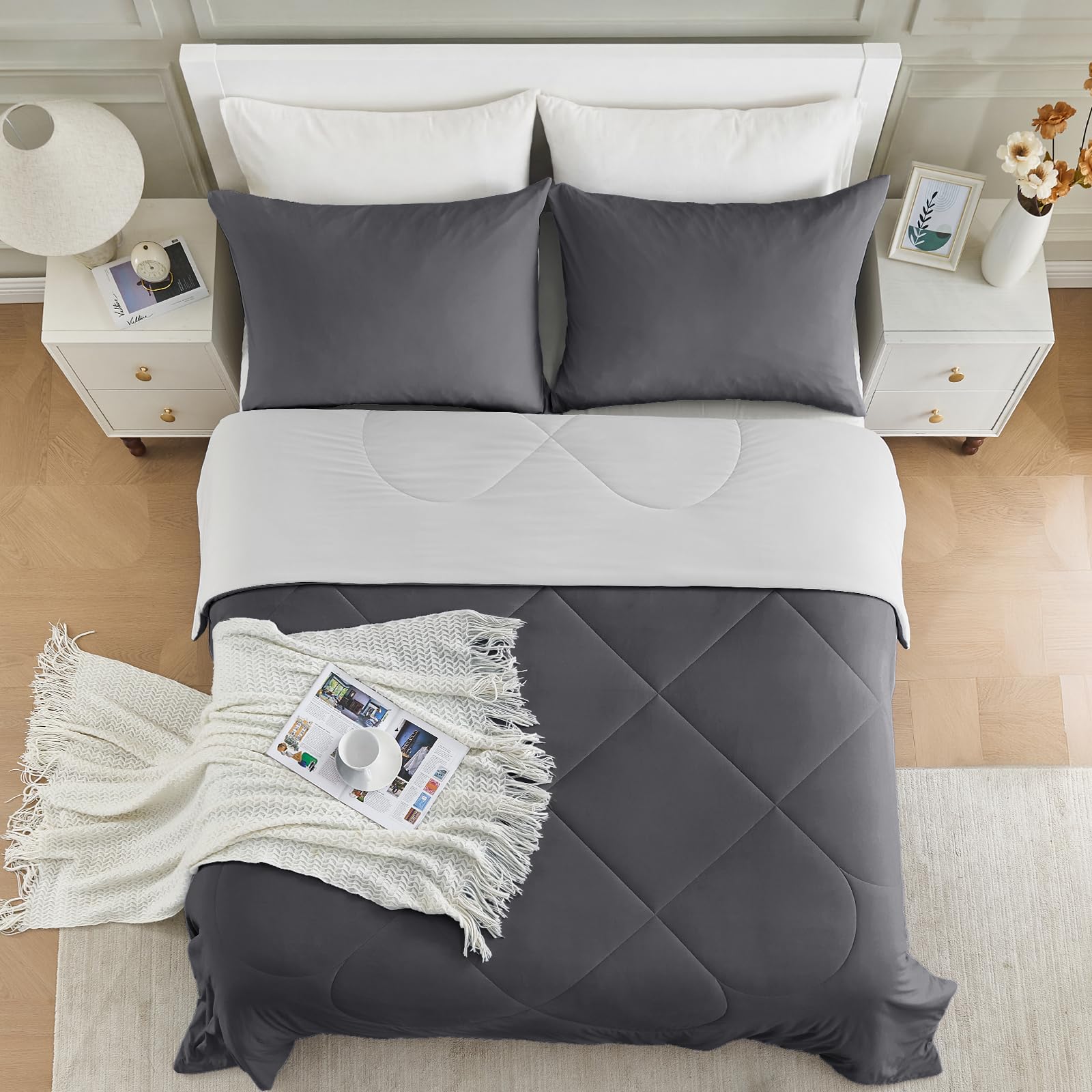 HOMFINE couette utilisée sur un canapé pour lecture, montrant polyvalence et confort