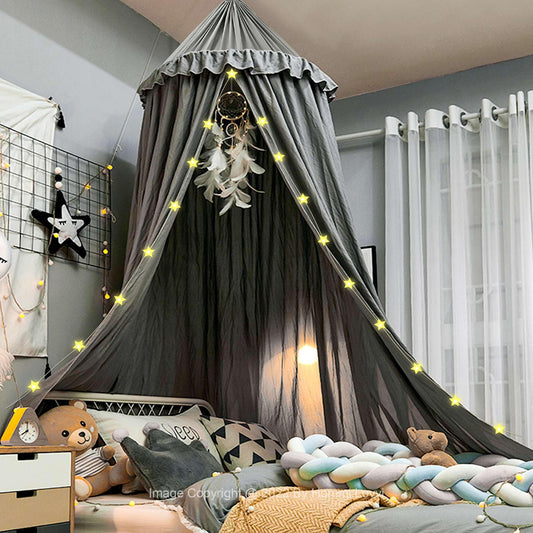 Hommi Lovvi vue frontale du voile de lit montrant l'effet décoratif