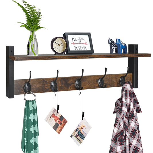 Homode porte-manteau face montrant design rustique et rangement pratique