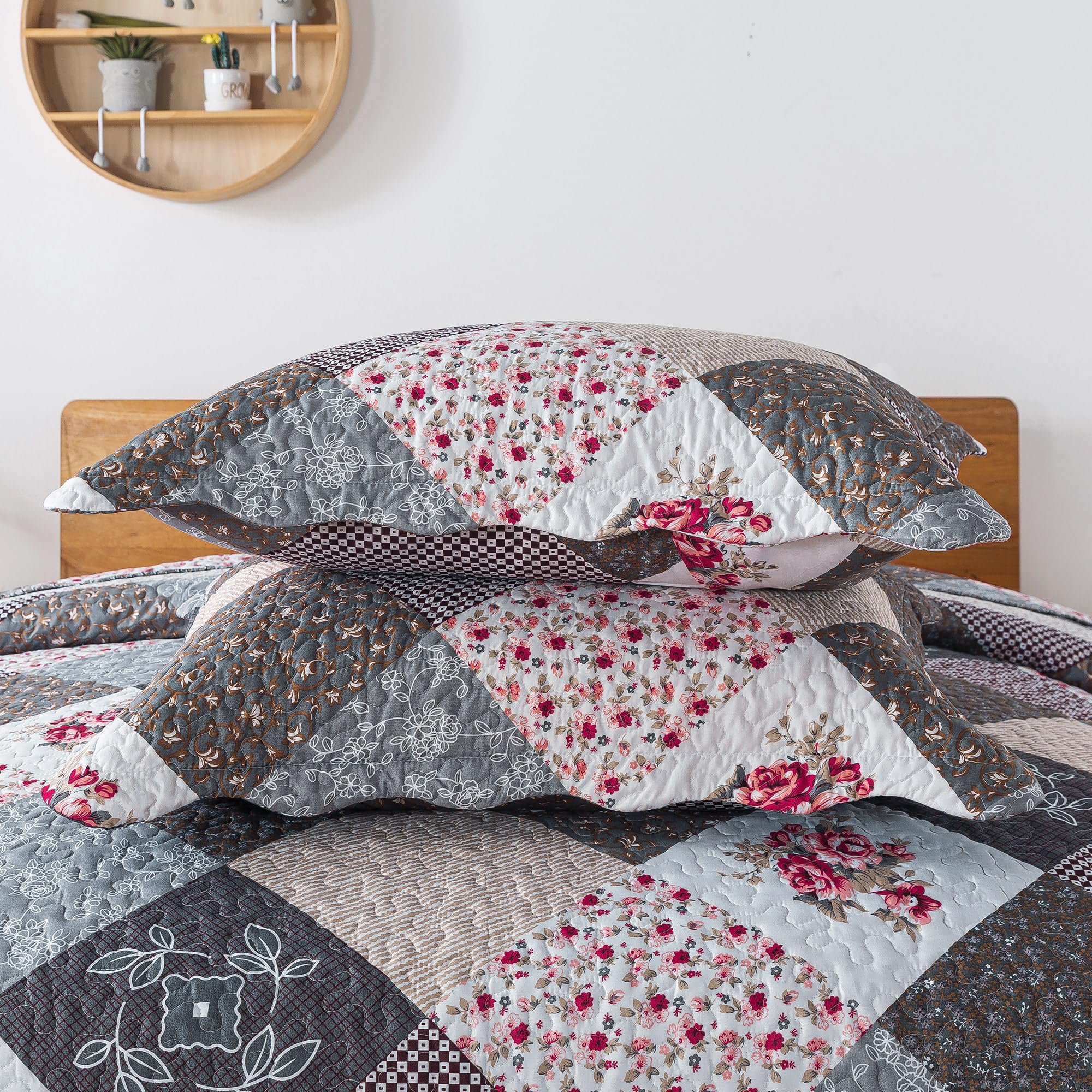 HoneiLife taies assorties posées sur lit, harmonie décorative immédiate