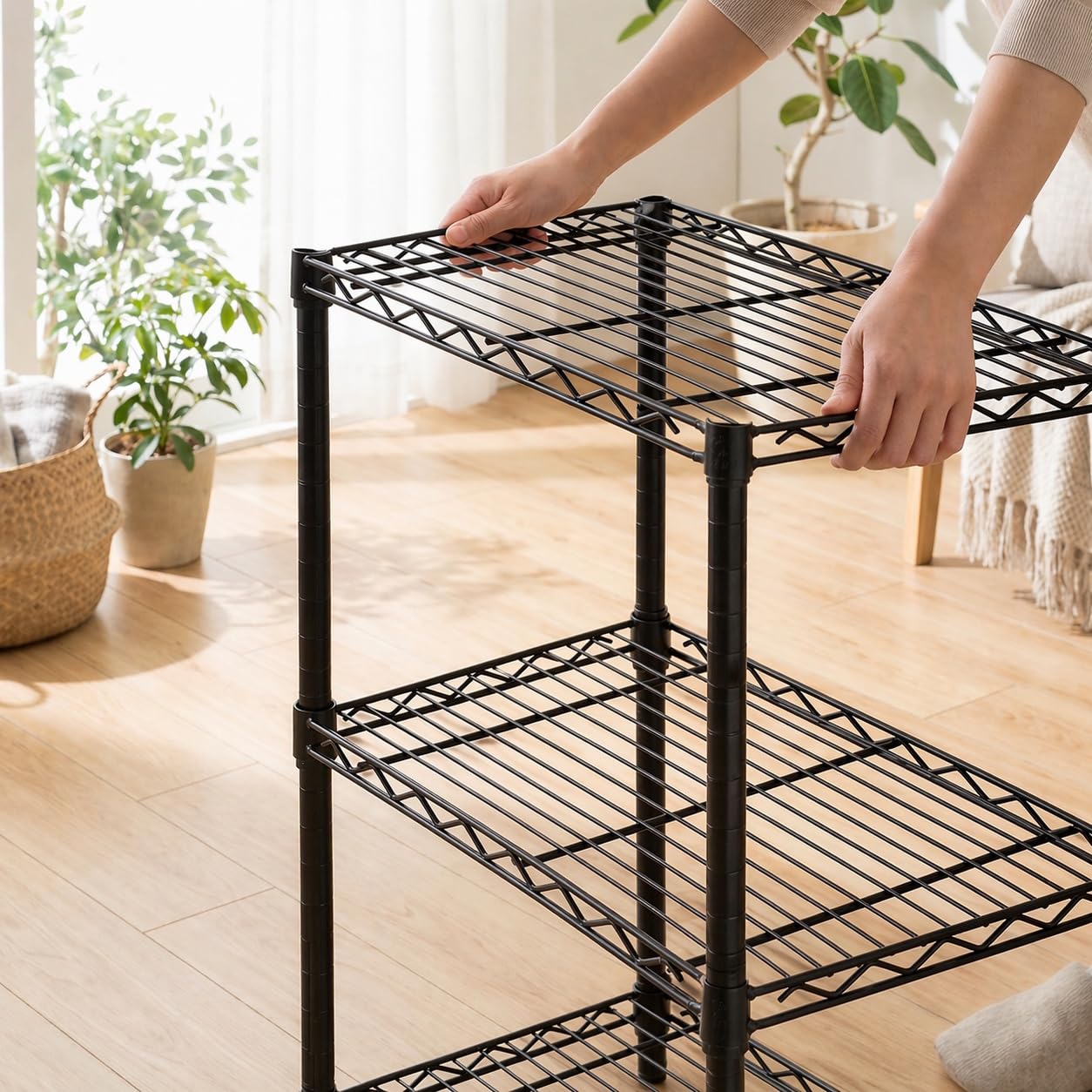 Honey-Can-Do étagère installée dans un garage, rangement durable