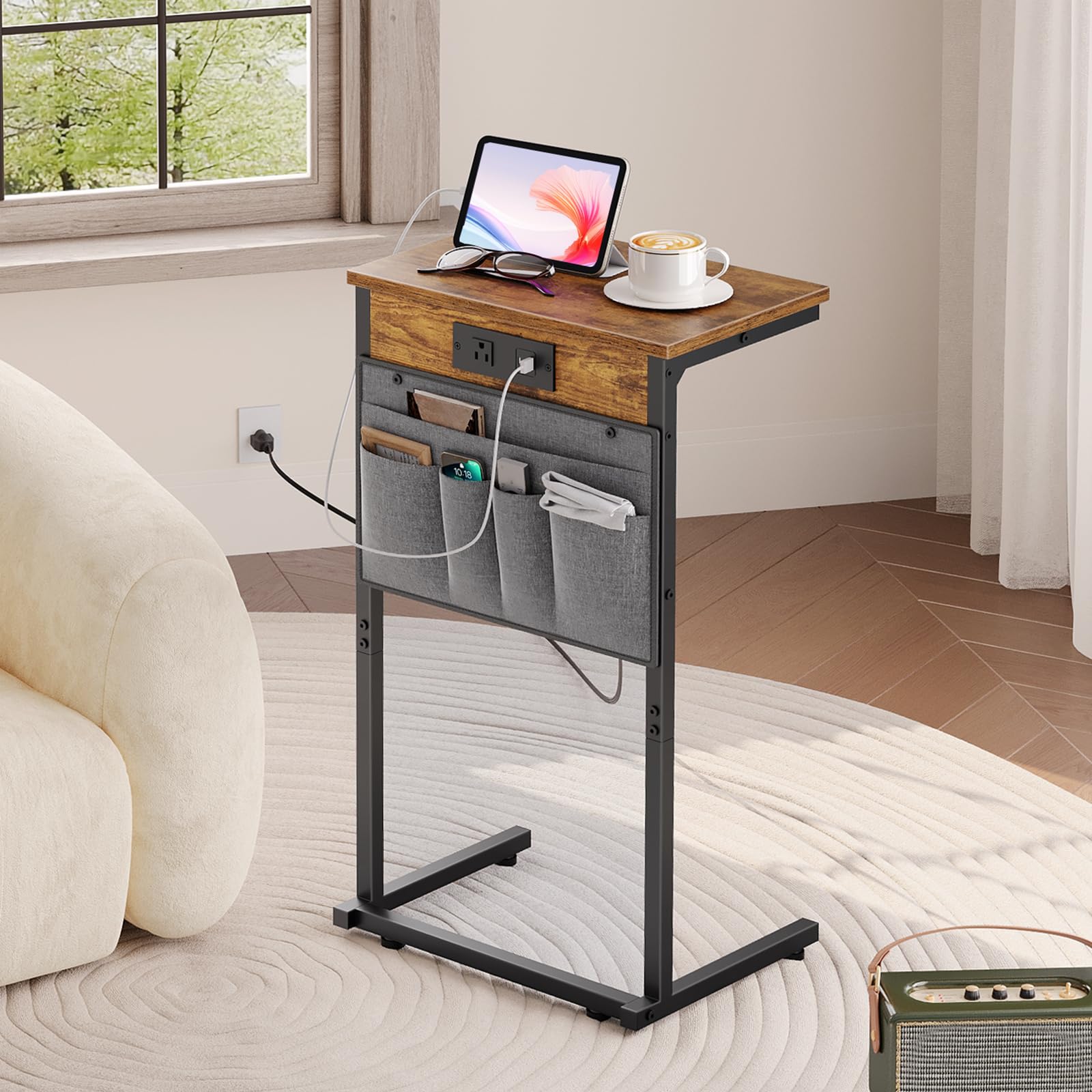 HOOBRO table en salon avec tasse et ordinateur illustrant usage quotidien