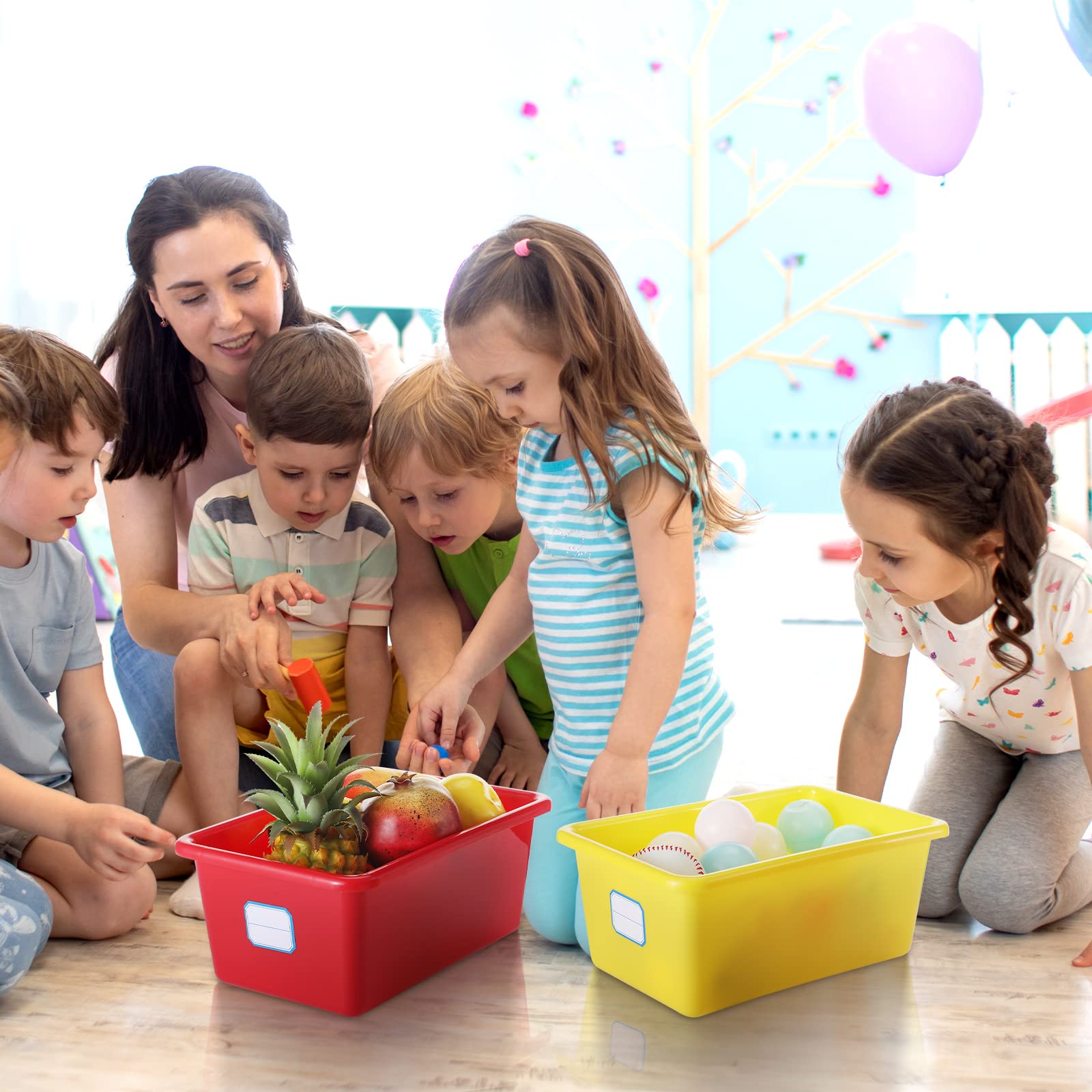 Hoolerry bacs en mise en scène domestique organisant jouets et fournitures