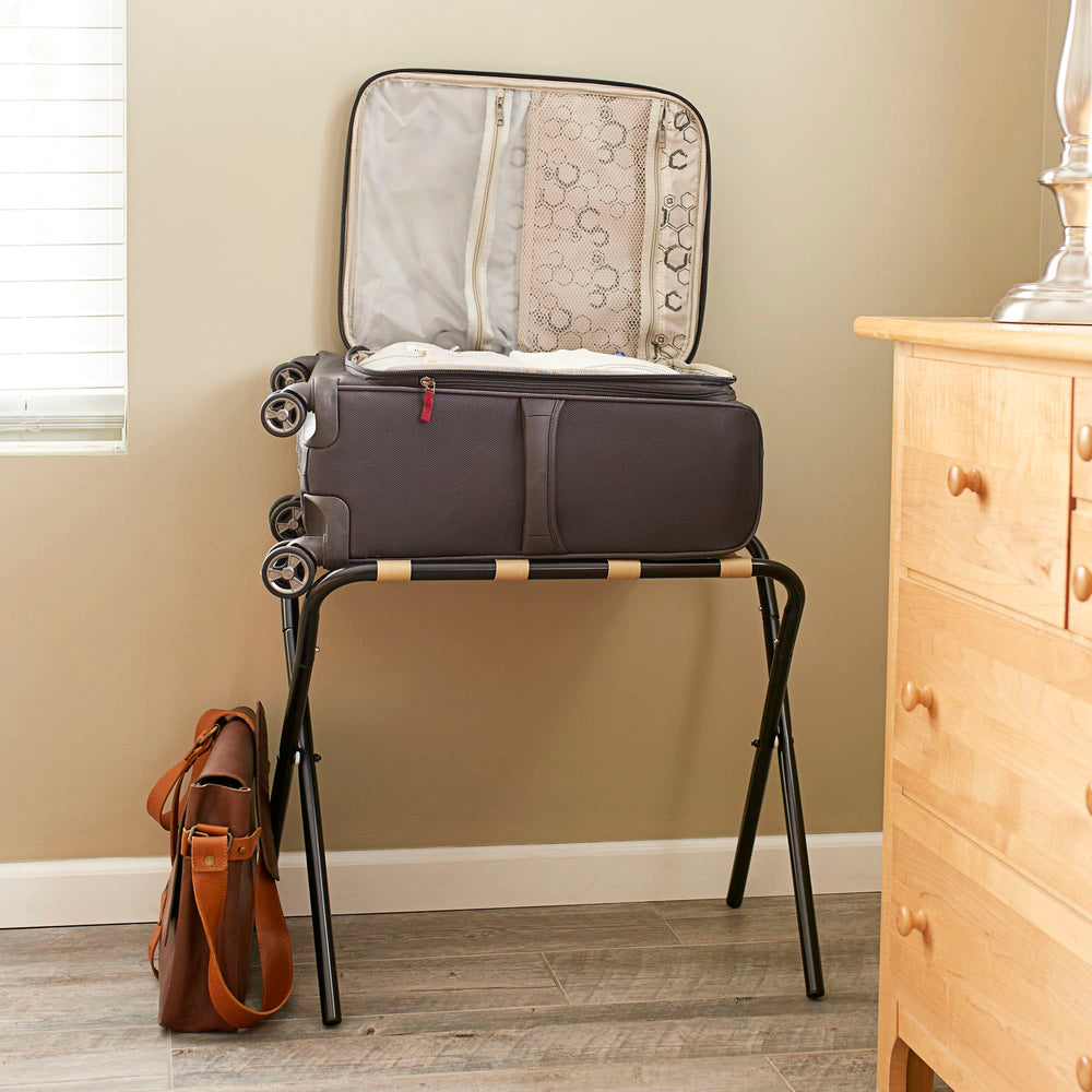 Household Essentials gros plan des sangles kaki, maintien durable des bagages