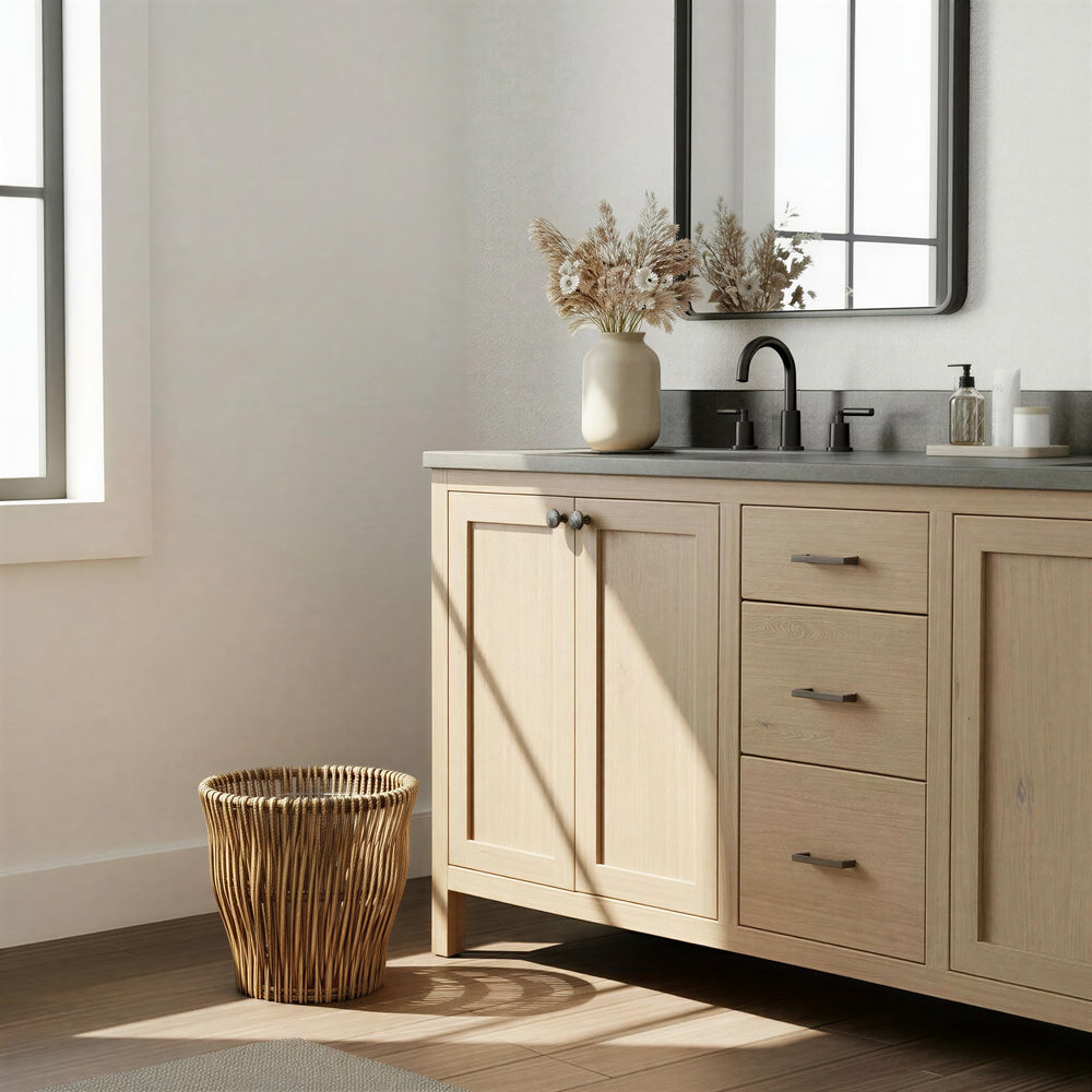 Household Essentials corbeille à côté d'objets pour évaluer la taille compacte