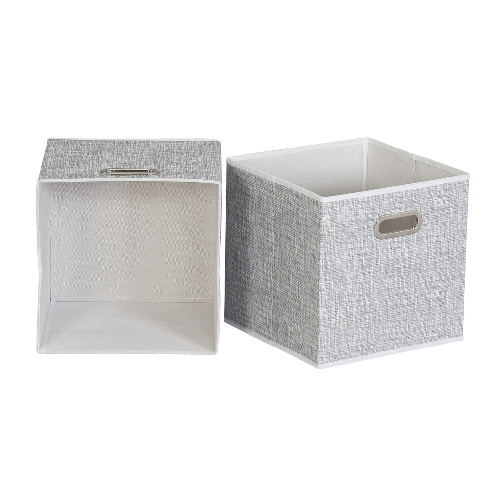 Household Essentials cube à côté d'un livre pour comparaison d'échelle utile