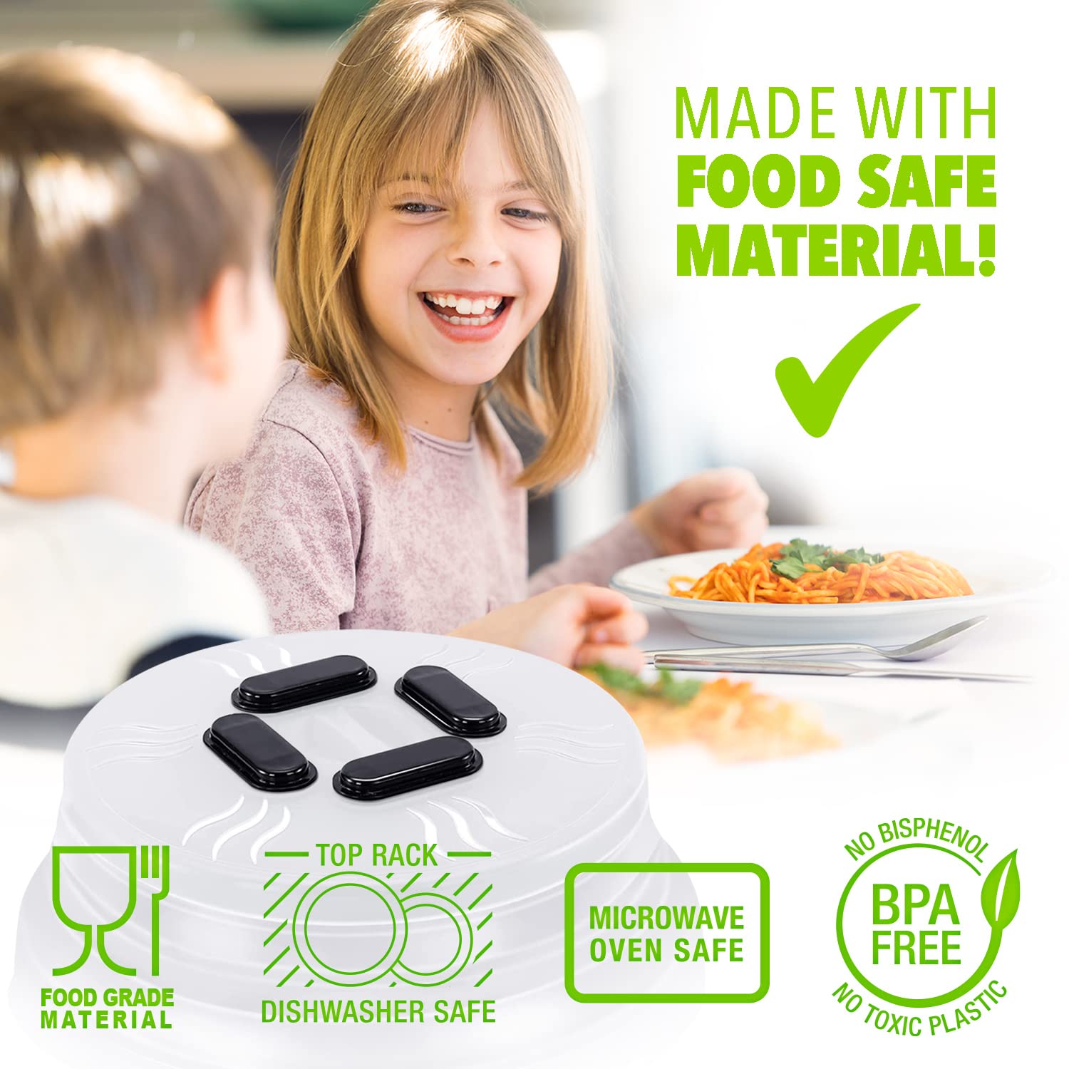 HOVER COVER posé à côté d'une assiette pour montrer l'échelle et l'ajustement pratique