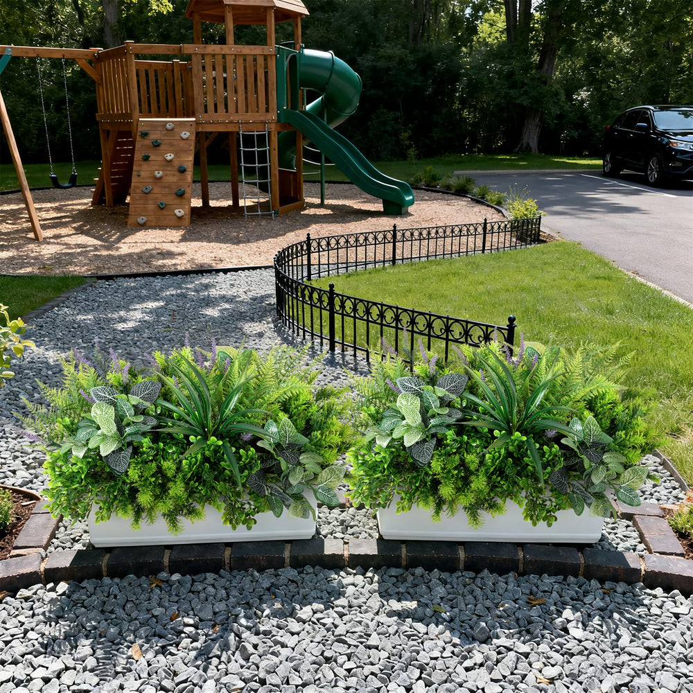 Comparaison d'échelle Hrobek avec main pour visualiser taille réelle