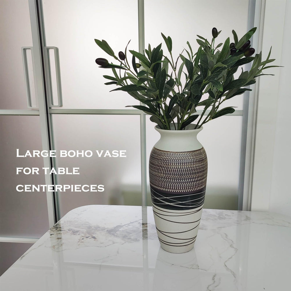 HUBUISH vase rempli de fleurs valorisant compositions florales