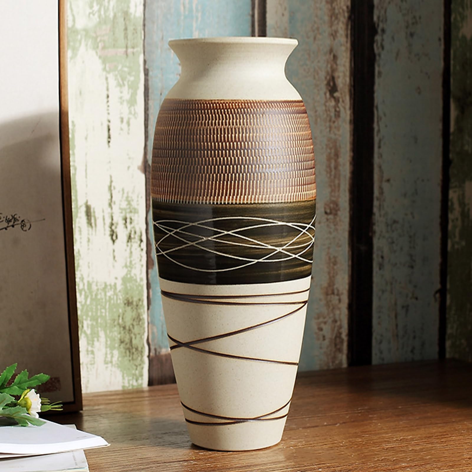 HUBUISH vue de face du vase rustique pour décoration stable