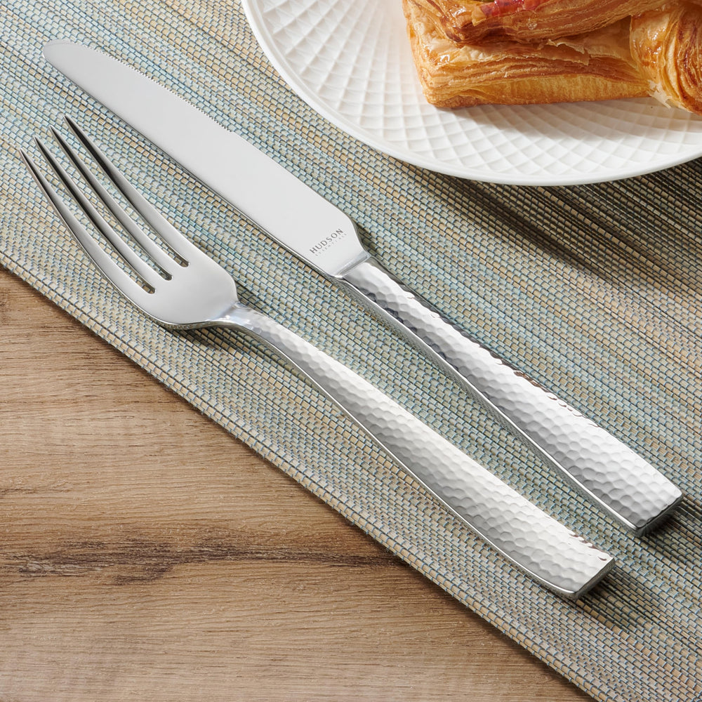 Hudson Essentials mise en scène salle à manger, style soigné pour repas formels