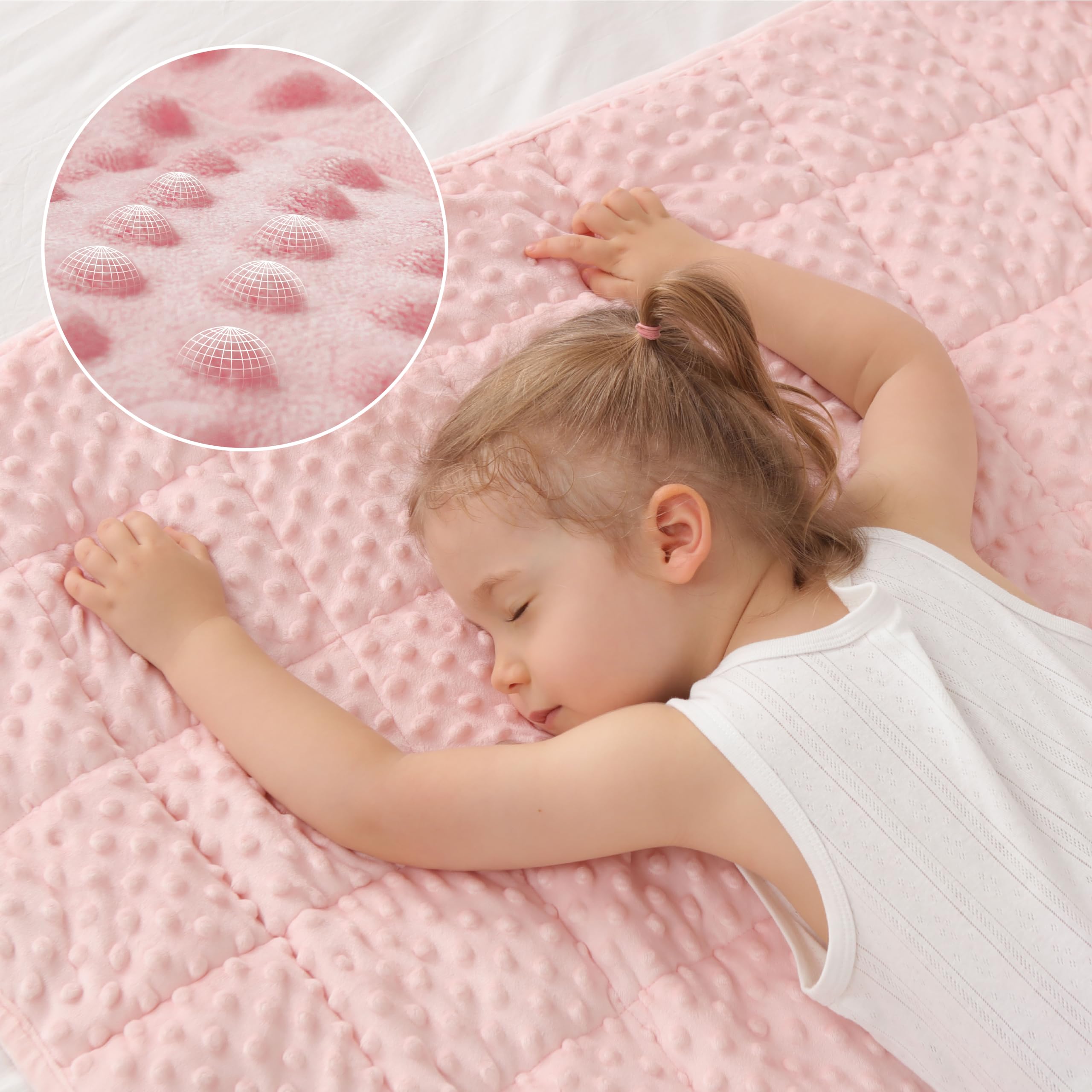 Huloo Sleep enfant sur canapé utilisant la couverture, confort pendant lecture