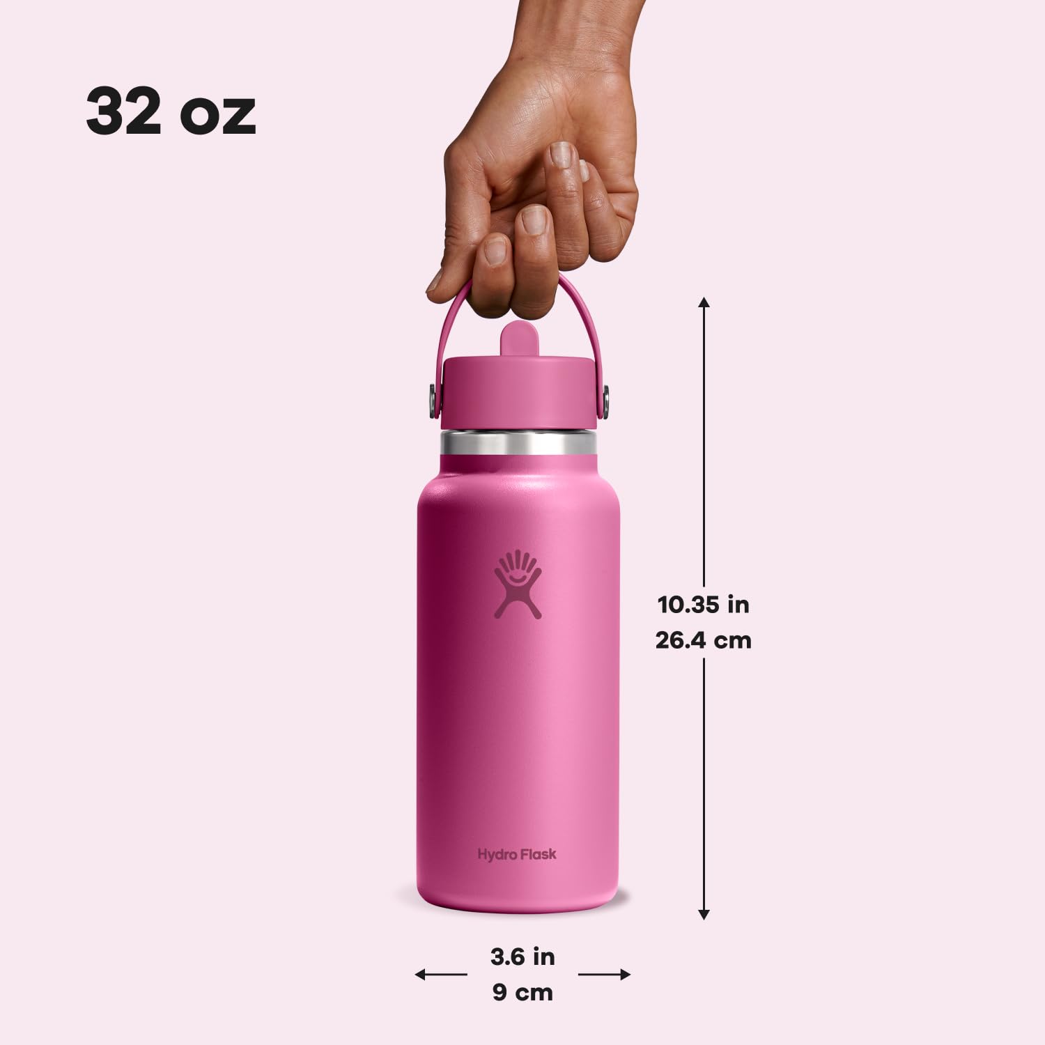 Hydro Flask à côté d'une bouteille ordinaire, montre capacité et taille