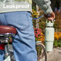 Hydro Flask insérée dans un porte-gobelet de voiture, stabilité en trajet