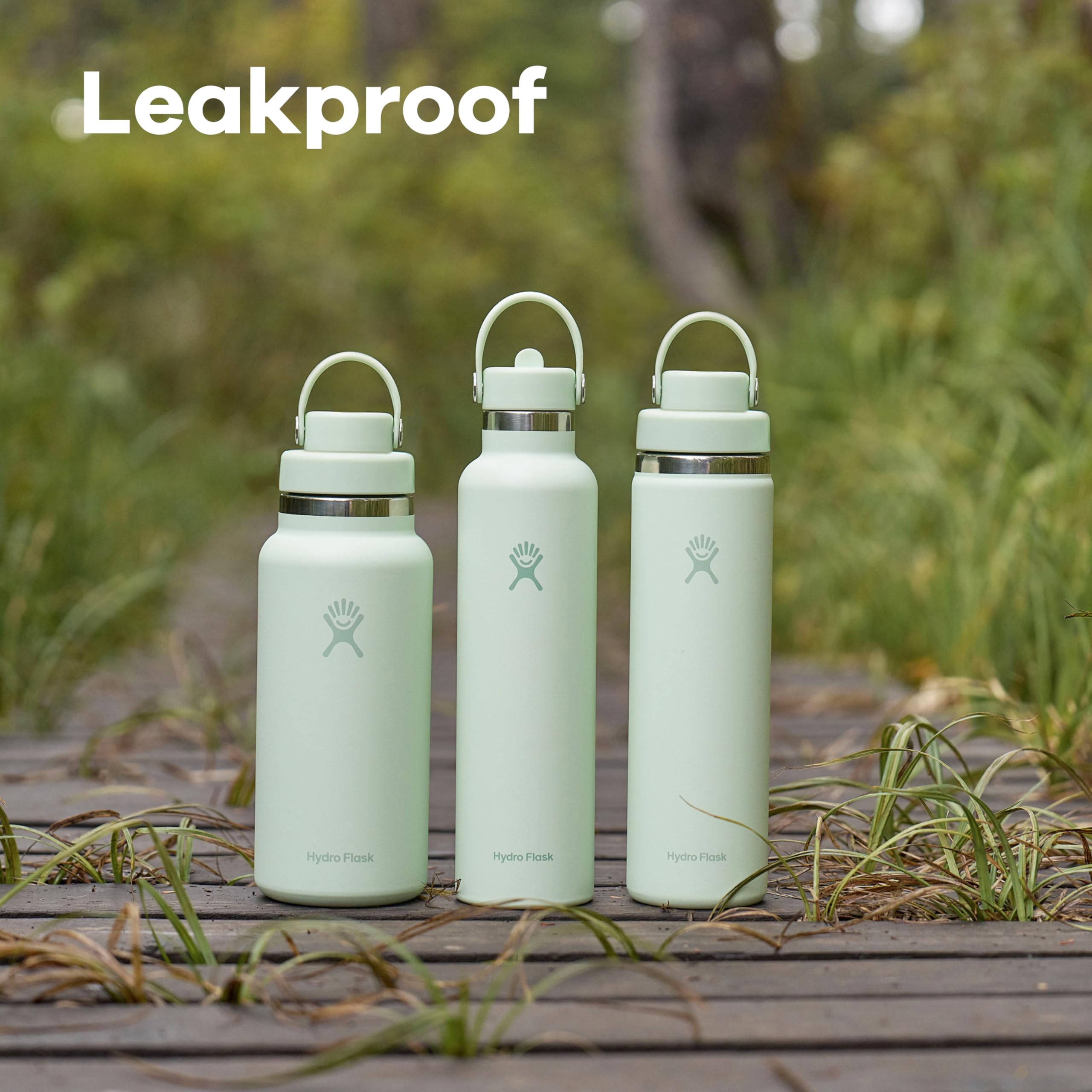 Hydro Flask utilisé en randonnée illustrant portabilité et hydratation prolongée