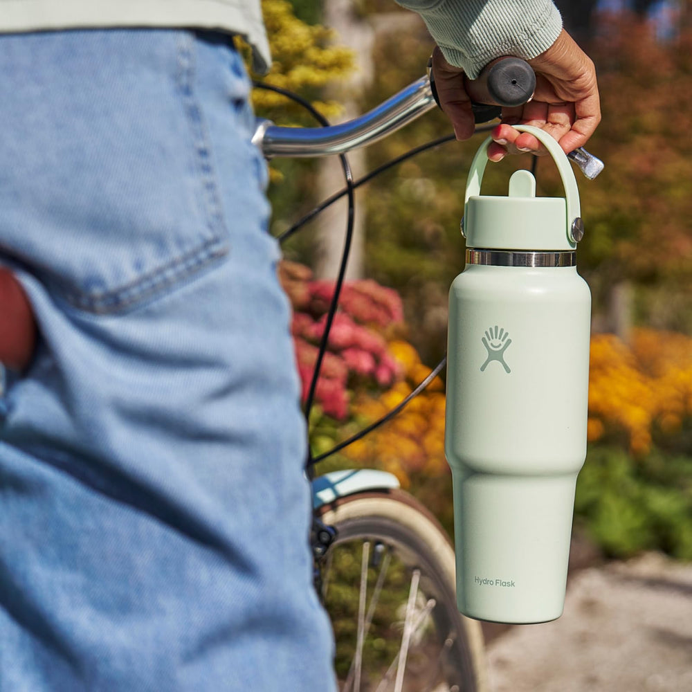 Hydro Flask étiquette de marque et finition Oat Tan, style discret