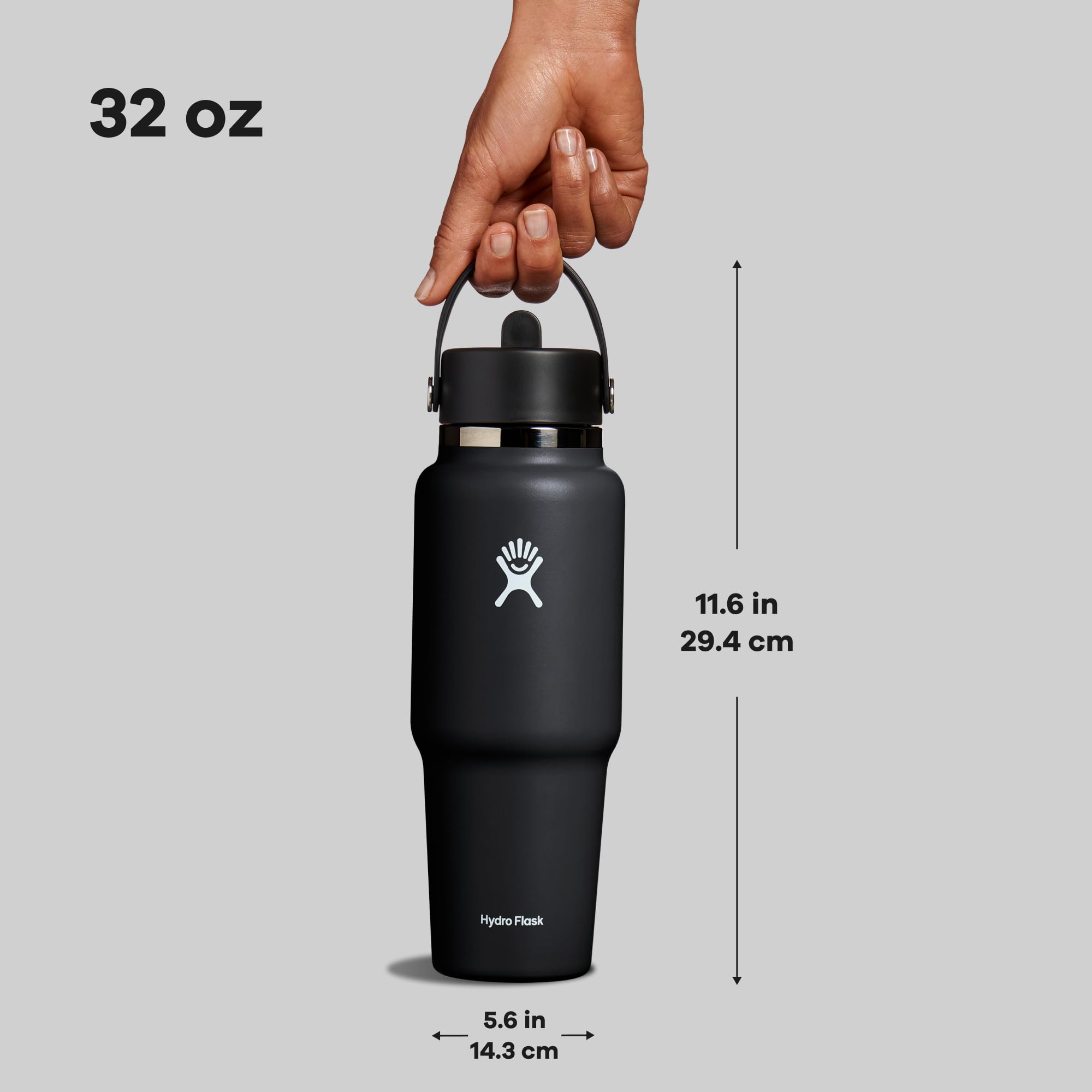 Hydro Flask tenue en main montrant l'échelle de taille et ergonomie