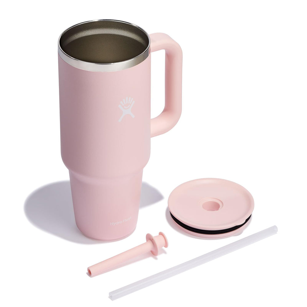Hydro Flask rempli d’une boisson glacée illustrant isolation efficace