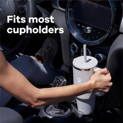Hydro Flask profil tenant dans un porte-gobelets pour voyages pratiques