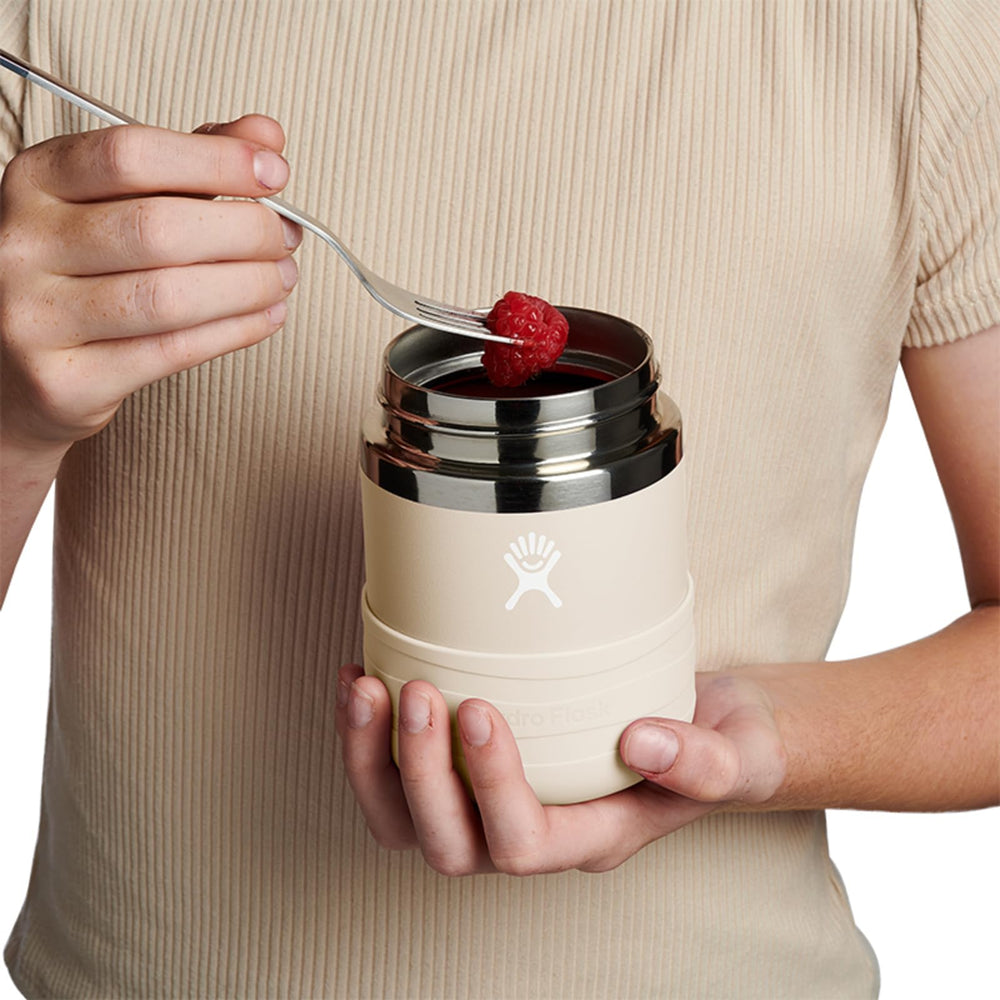 Hydro Flask en situation enfant déjeunant dehors pratique et garde la température