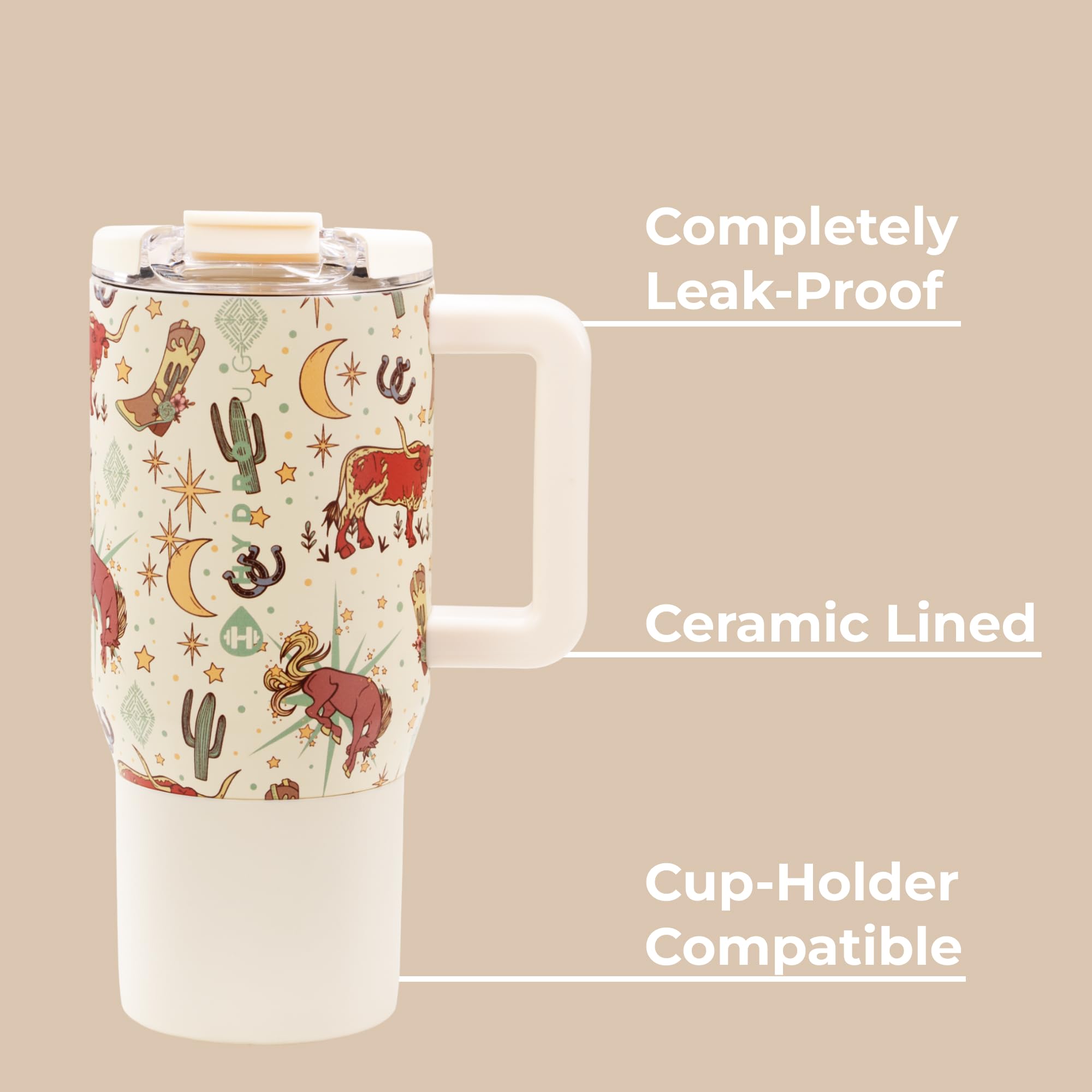 HydroJug Coffee Traveler inséré dans un porte-gobelet de voiture montrant l'ajustement slim