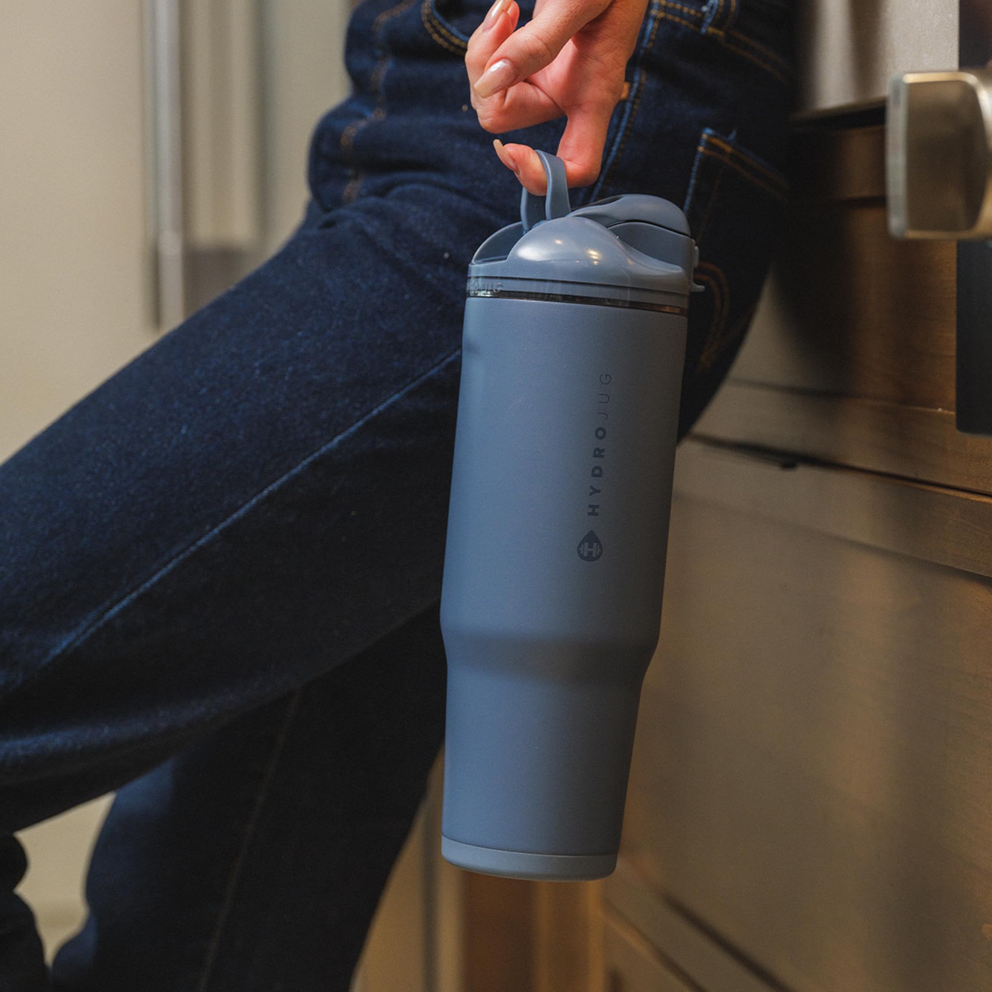 HydroJug comparaison taille 40oz montrant capacité et portabilité