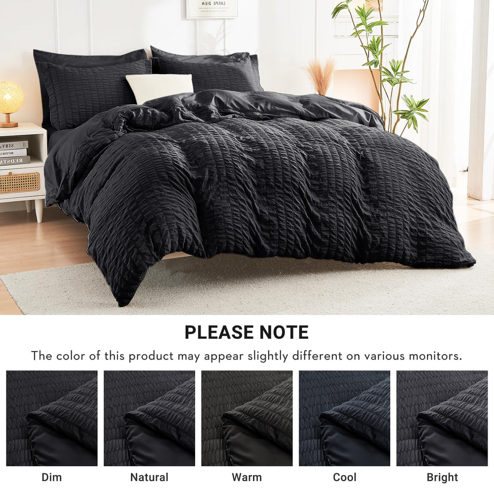 HYMOKEGE parure posée sur lit stylisé valorisant l'aspect décoratif