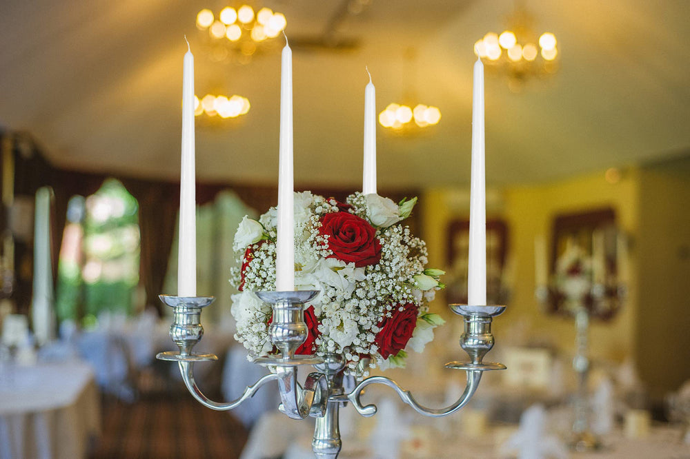 Hyoola bougies installées sur un chandelier soulignant élégance décorative