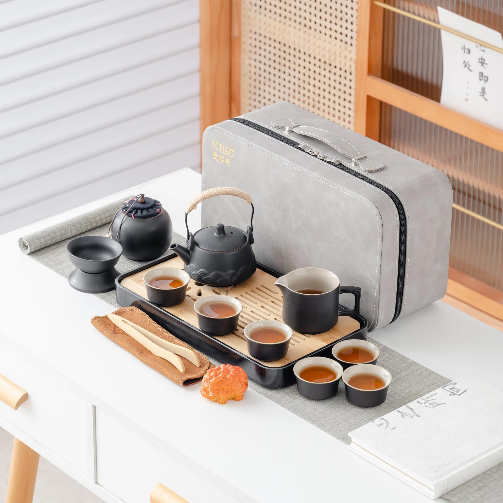 ICHAG coffret face montrant l'ensemble complet pour cérémonies, pratique pour voyager