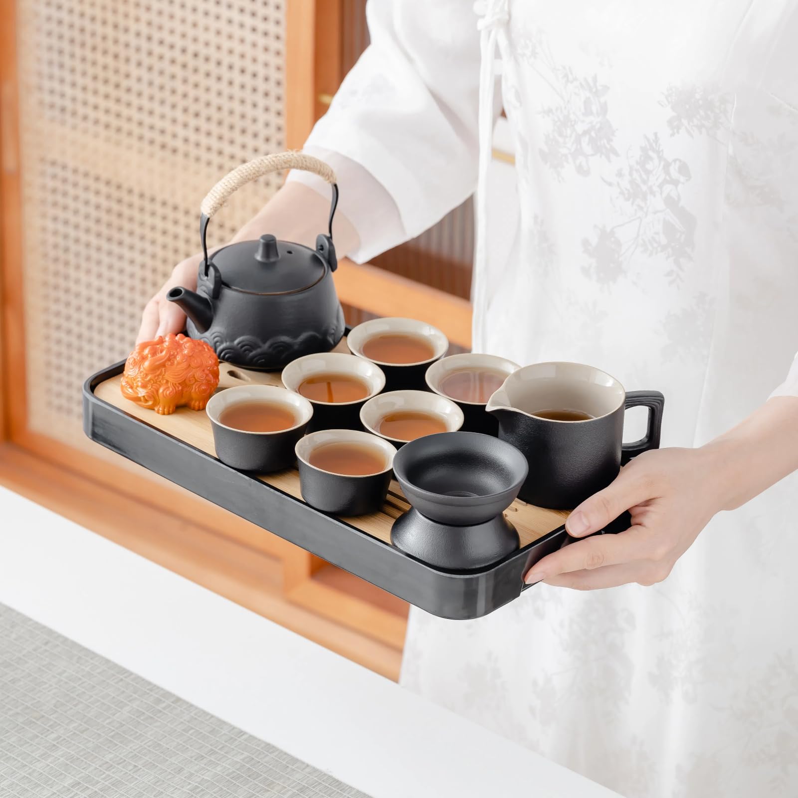 ICHAG six tasses disposées pour partage, garantissant portions égales et dégustation conviviale